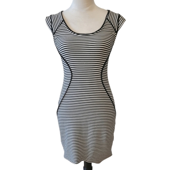 Express Black & White Striped Zipper Detail Bodycon Dress Size 2 - Picture 3 of 4